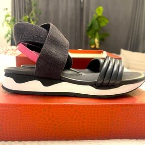 NIB Donald J Pliner Shaye Navy Nappa Leather Stretchy Wedge Sandals Women 6.5